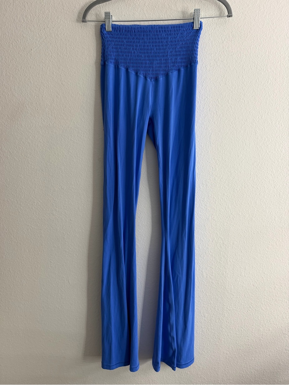 Offline by Aerie Blue Smocked Waist Stretch Bootcut Leggings Size Medium Long